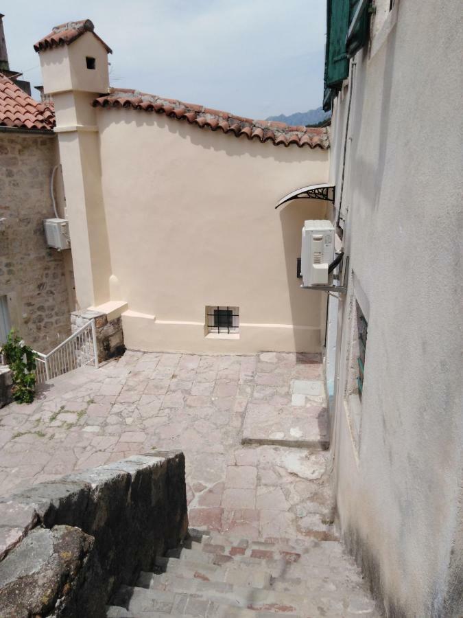 New Renovated Old Town Martiva Apartment Kotor Exterior foto